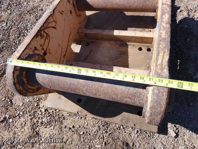 image for item EE5265 B&B JD 450 backhoe quick attach