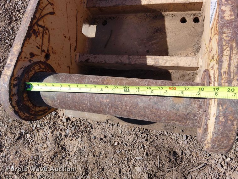 image for item EE5265 B&B JD 450 backhoe quick attach