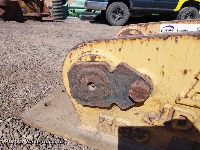 image for item EE5265 B&B JD 450 backhoe quick attach