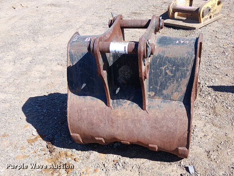 image for item EE5266 Caterpillar 450 excavator bucket