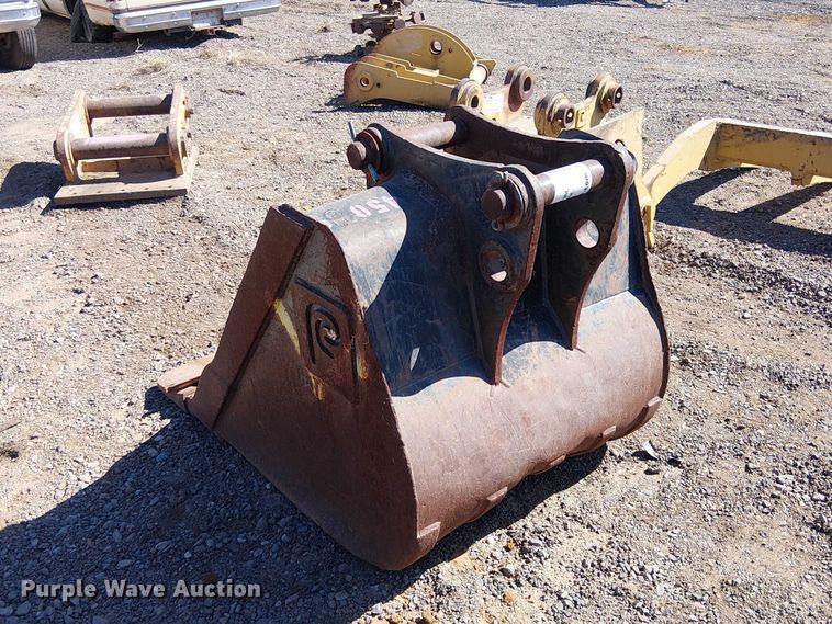 image for item EE5266 Caterpillar 450 excavator bucket