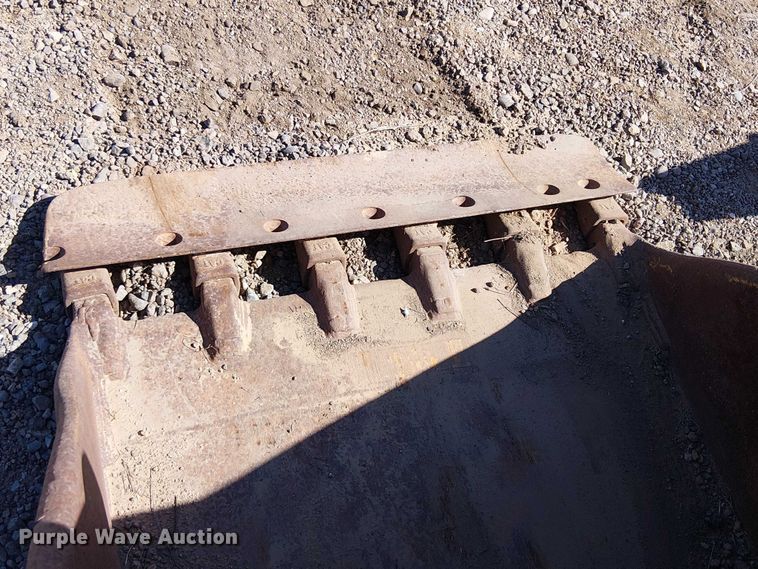 image for item EE5266 Caterpillar 450 excavator bucket