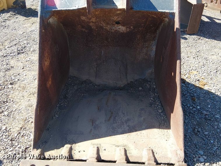 image for item EE5266 Caterpillar 450 excavator bucket
