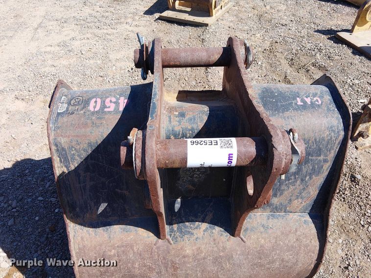 image for item EE5266 Caterpillar 450 excavator bucket