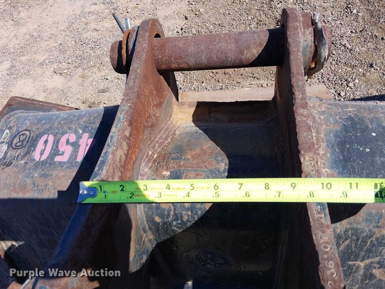 image for item EE5266 Caterpillar 450 excavator bucket