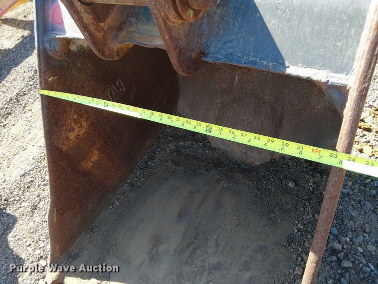 image for item EE5266 Caterpillar 450 excavator bucket