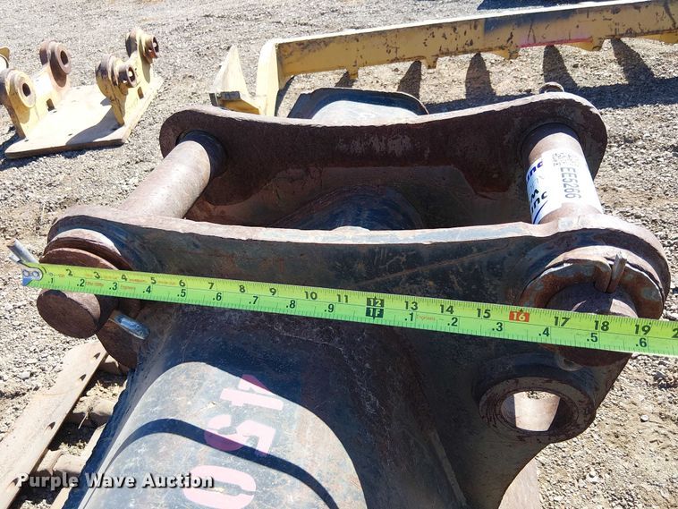 image for item EE5266 Caterpillar 450 excavator bucket