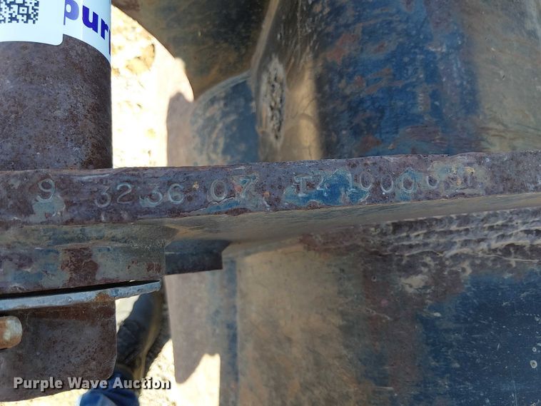 image for item EE5266 Caterpillar 450 excavator bucket