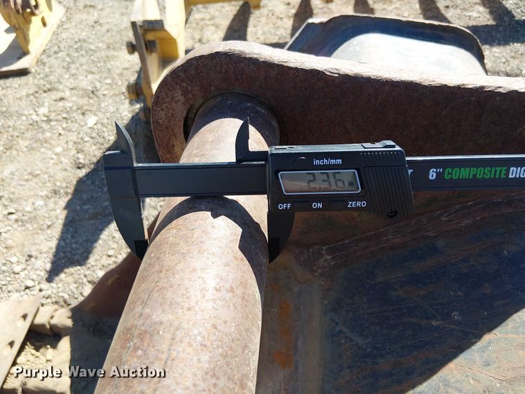 image for item EE5266 Caterpillar 450 excavator bucket