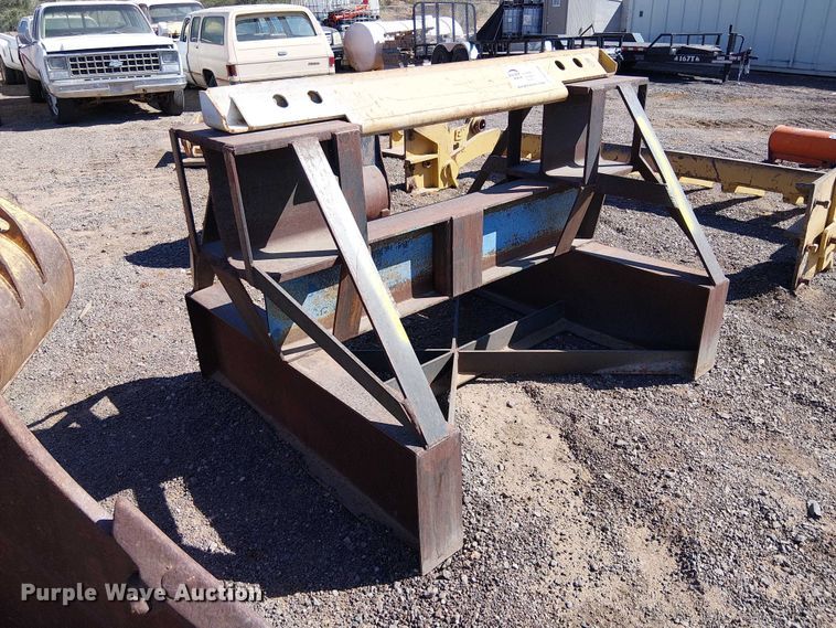 image for item EE5268 Shop Built scraper tractor cribbing