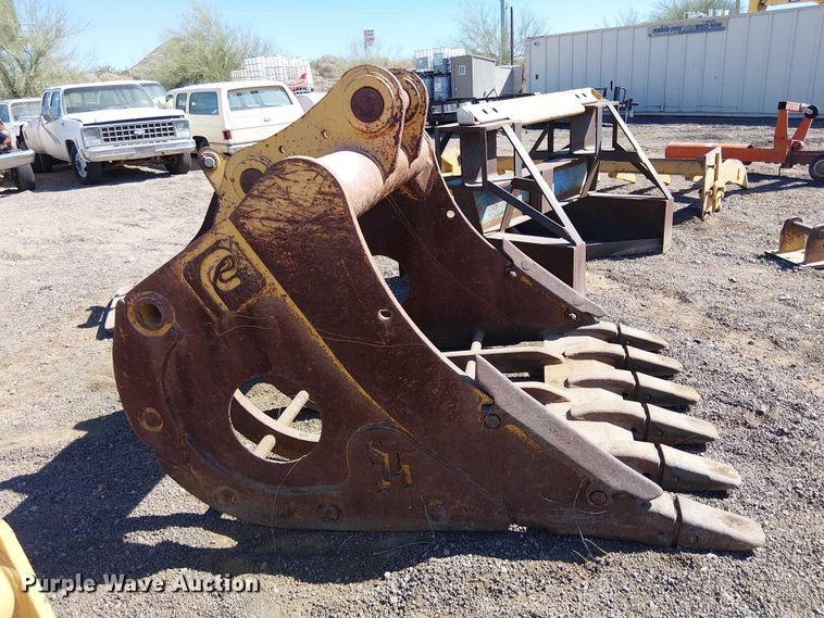 image for item EE5269 Sui Manufacturing EXC7060SKBB excavator rock bucket