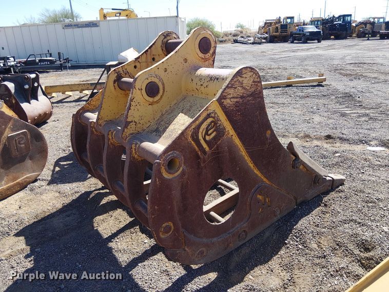 image for item EE5269 Sui Manufacturing EXC7060SKBB excavator rock bucket