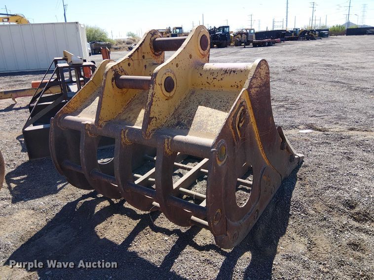 image for item EE5269 Sui Manufacturing EXC7060SKBB excavator rock bucket