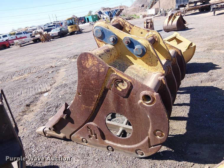 image for item EE5269 Sui Manufacturing EXC7060SKBB excavator rock bucket