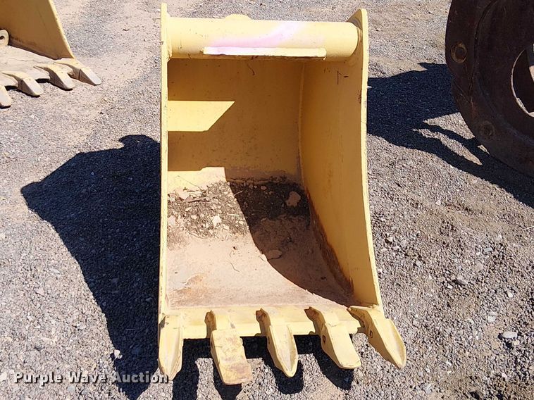 image for item EE5270 C&P 710 backhoe bucket