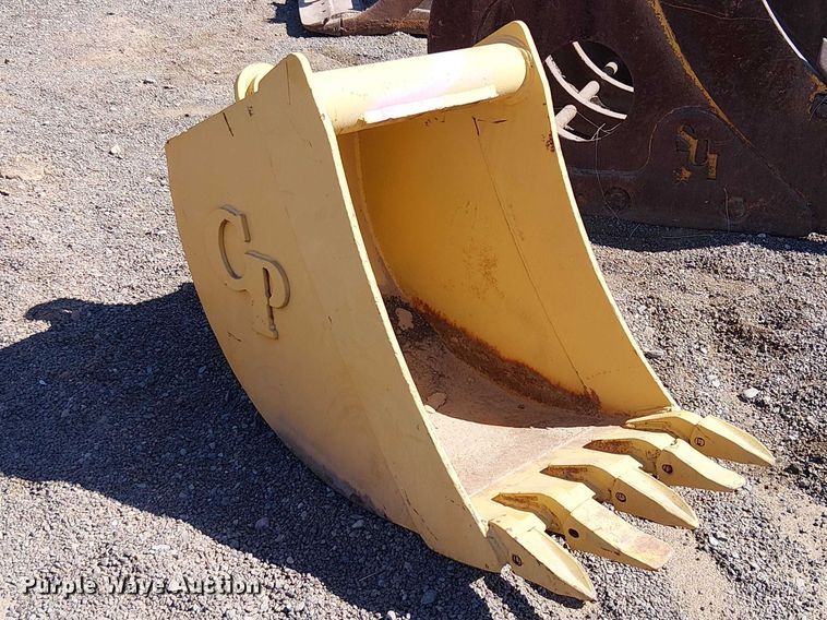image for item EE5270 C&P 710 backhoe bucket