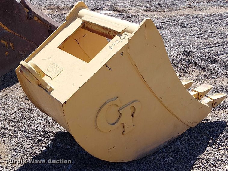 image for item EE5270 C&P 710 backhoe bucket