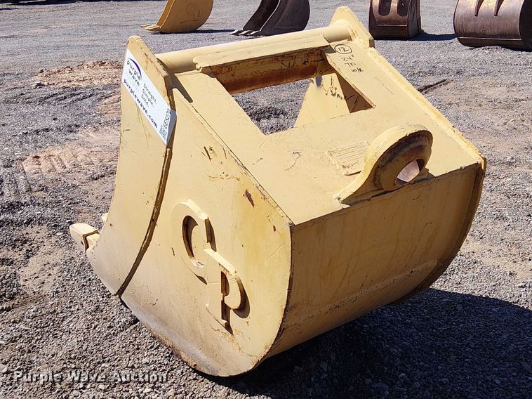 image for item EE5270 C&P 710 backhoe bucket
