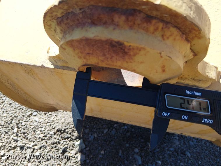 image for item EE5270 C&P 710 backhoe bucket