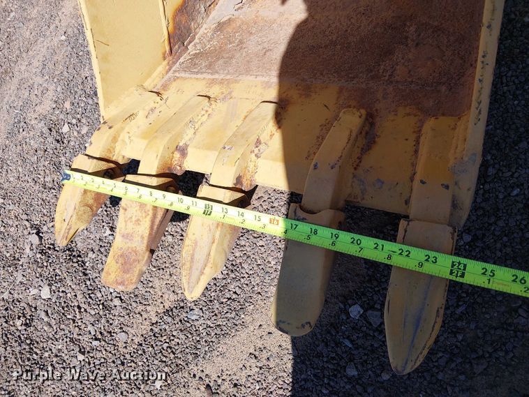 image for item EE5270 C&P 710 backhoe bucket