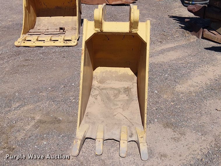 image for item EE5271 Hensle JD2-24AZ-710C backhoe bucket