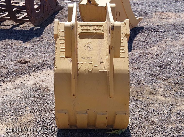 image for item EE5271 Hensle JD2-24AZ-710C backhoe bucket