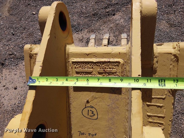 image for item EE5271 Hensle JD2-24AZ-710C backhoe bucket