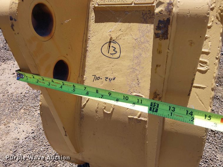 image for item EE5271 Hensle JD2-24AZ-710C backhoe bucket