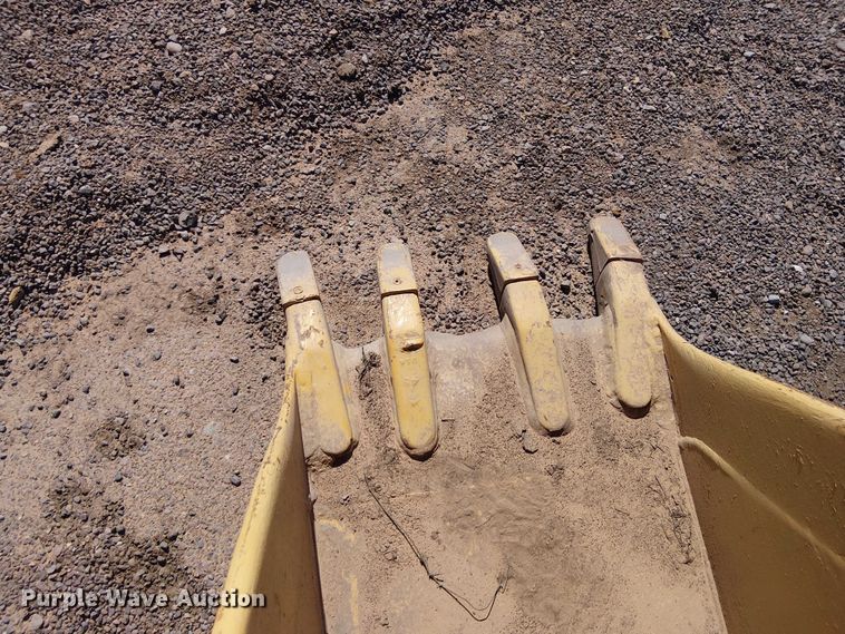 image for item EE5271 Hensle JD2-24AZ-710C backhoe bucket