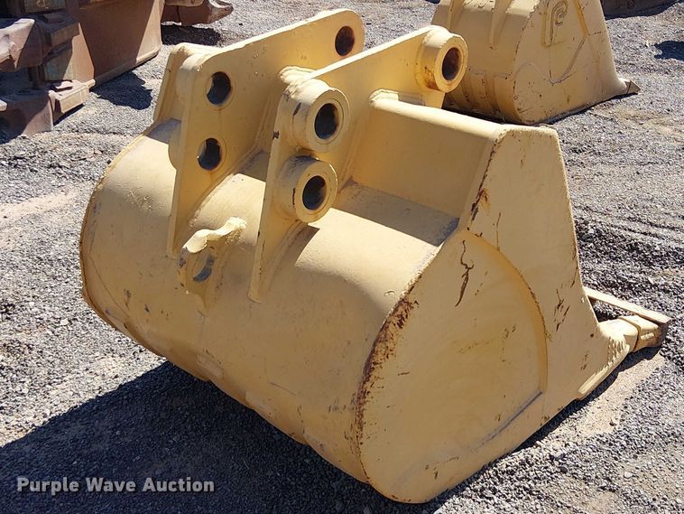image for item EE5272 710 backhoe bucket
