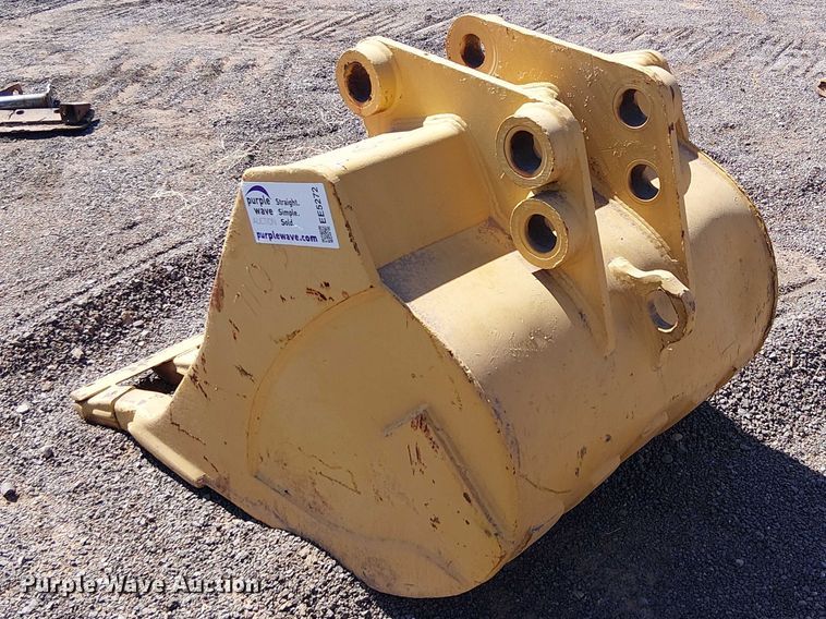 image for item EE5272 710 backhoe bucket