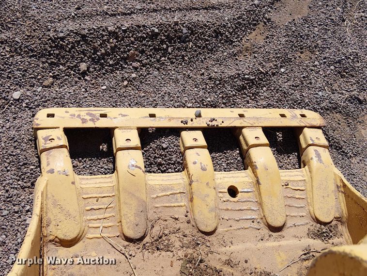 image for item EE5272 710 backhoe bucket