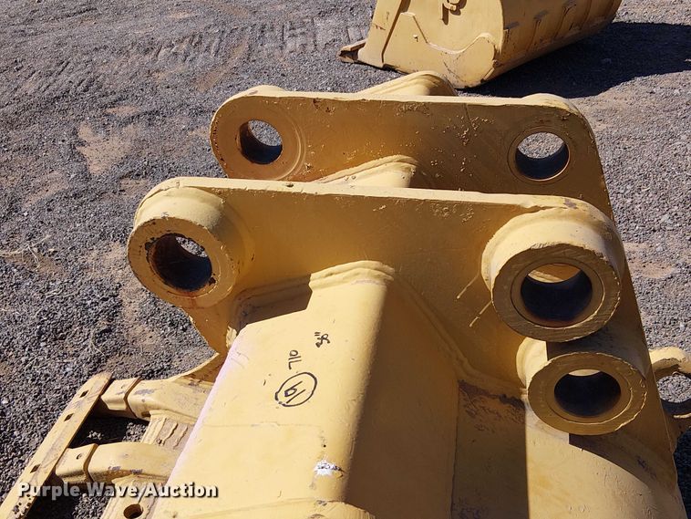 image for item EE5272 710 backhoe bucket