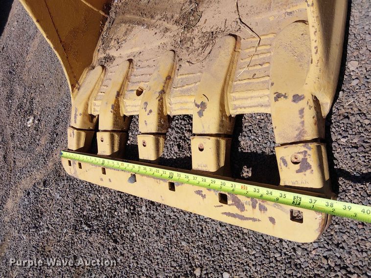 image for item EE5272 710 backhoe bucket