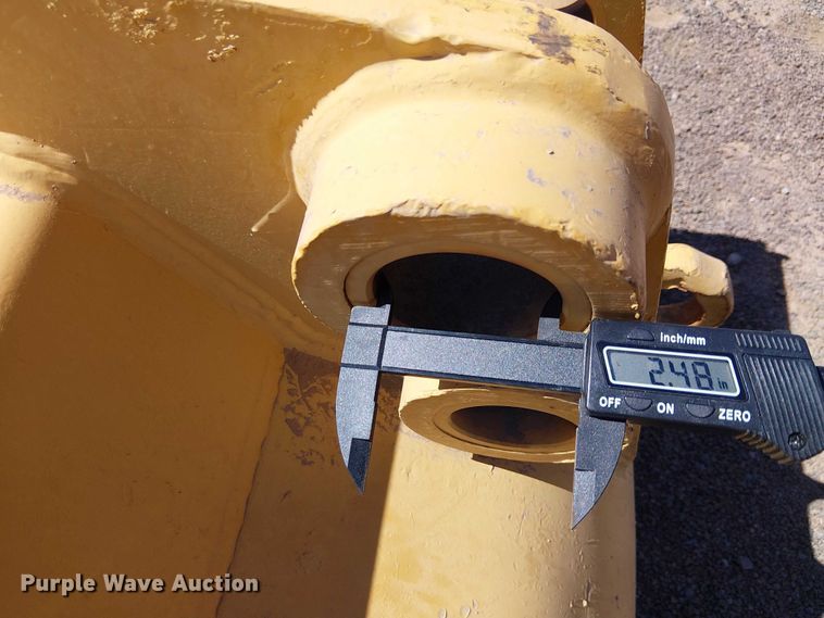 image for item EE5272 710 backhoe bucket