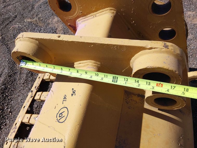 image for item EE5272 710 backhoe bucket