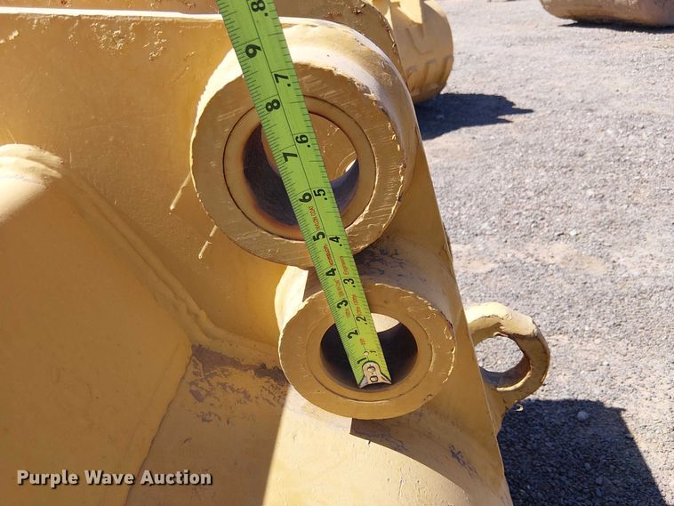 image for item EE5272 710 backhoe bucket