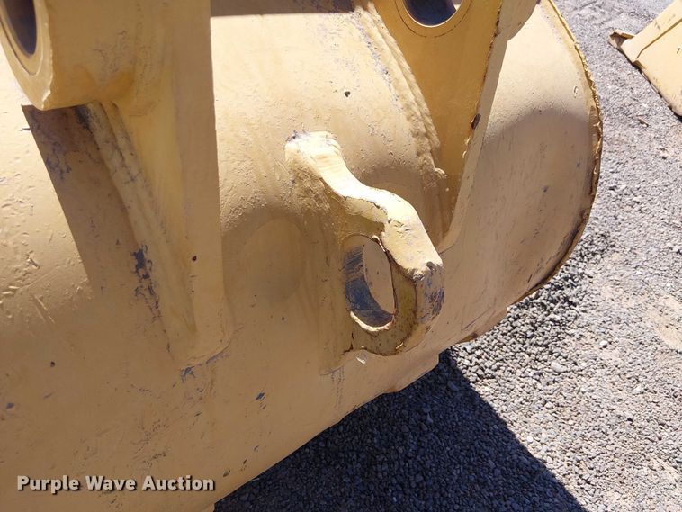 image for item EE5272 710 backhoe bucket