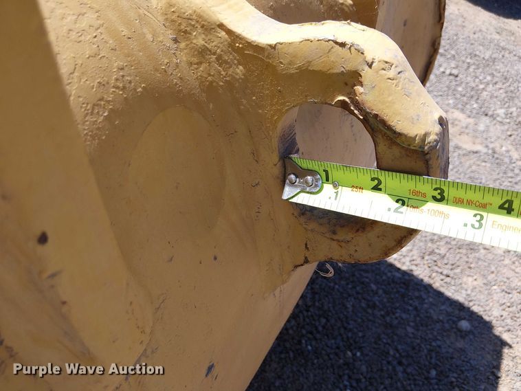 image for item EE5272 710 backhoe bucket