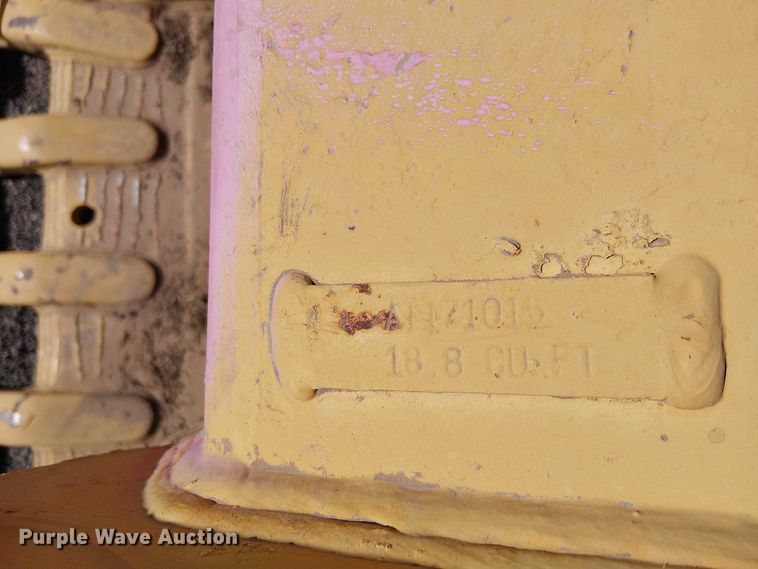 image for item EE5272 710 backhoe bucket