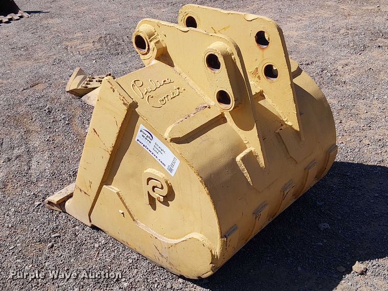 image for item EE5273 710D backhoe bucket