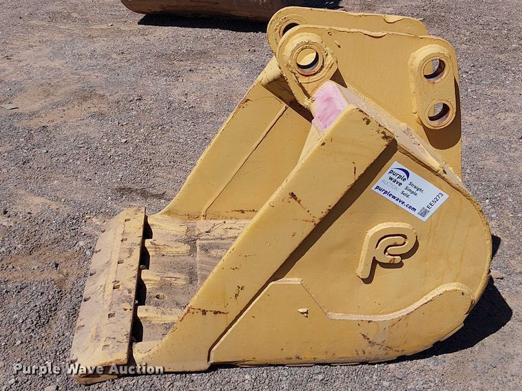 image for item EE5273 710D backhoe bucket