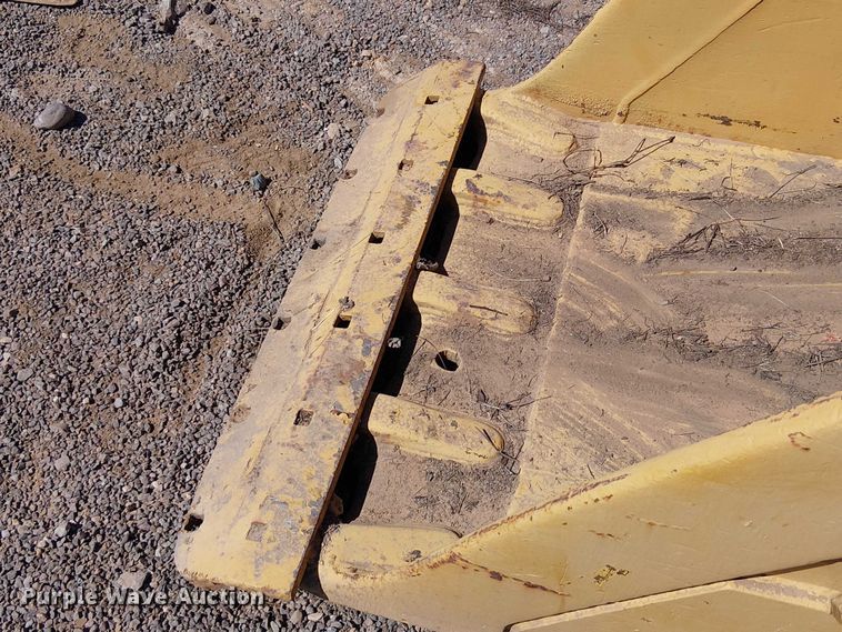 image for item EE5273 710D backhoe bucket