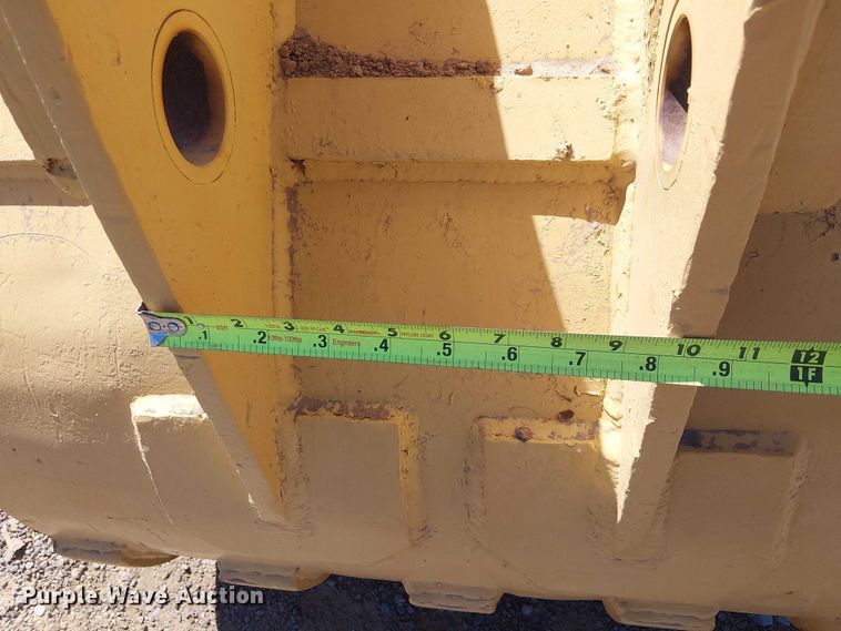 image for item EE5273 710D backhoe bucket