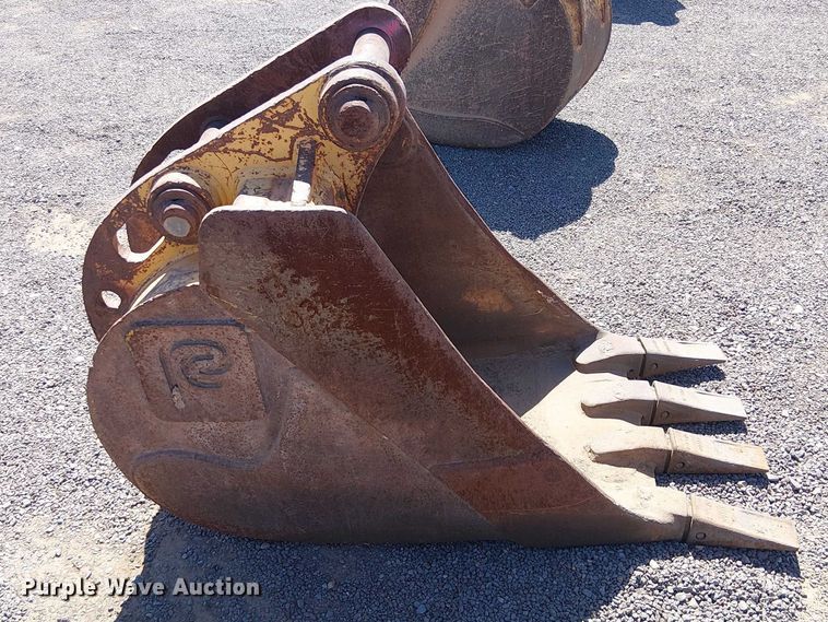 image for item EE5275 710G backhoe bucket