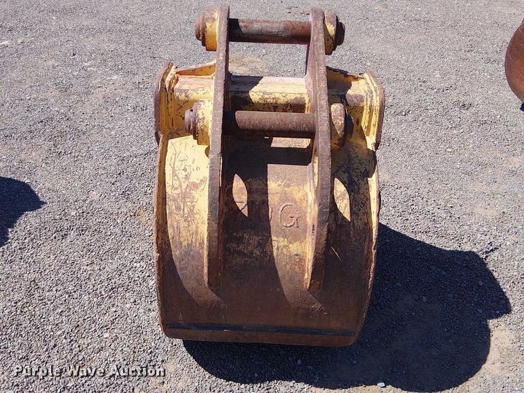 image for item EE5275 710G backhoe bucket