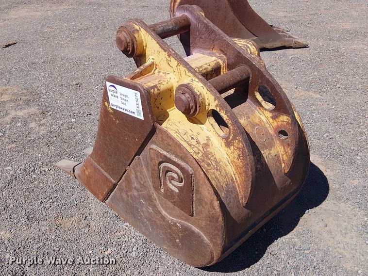 image for item EE5275 710G backhoe bucket