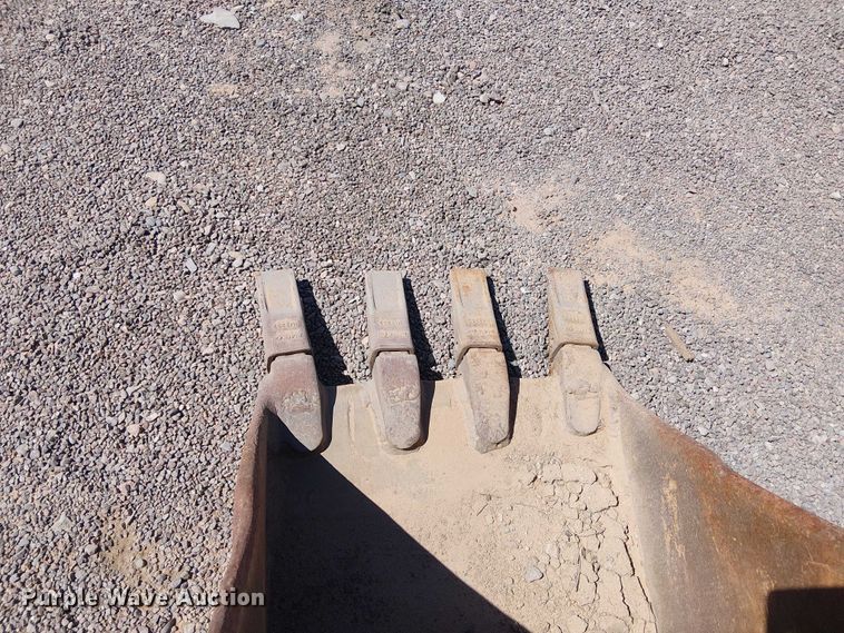 image for item EE5275 710G backhoe bucket