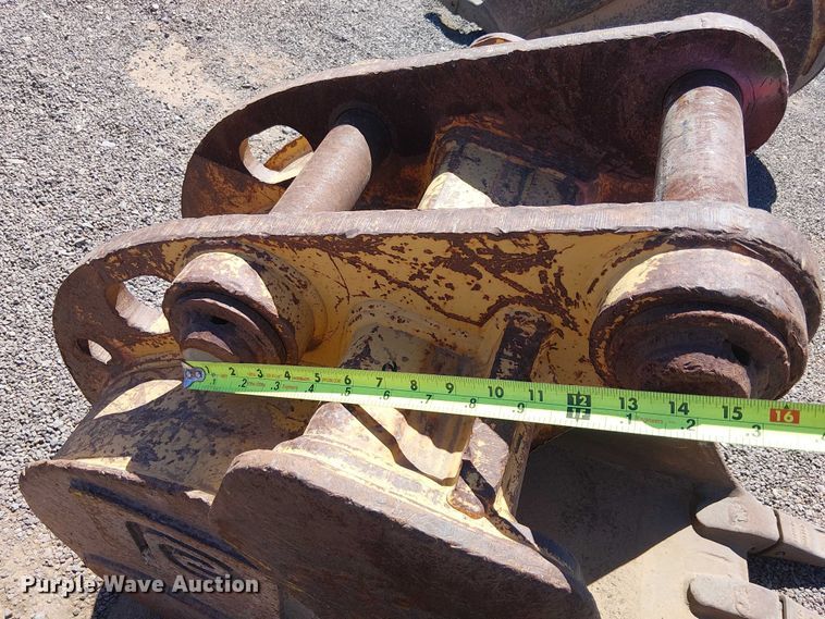 image for item EE5275 710G backhoe bucket