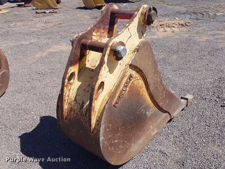 image for item EE5276 710 backhoe bucket